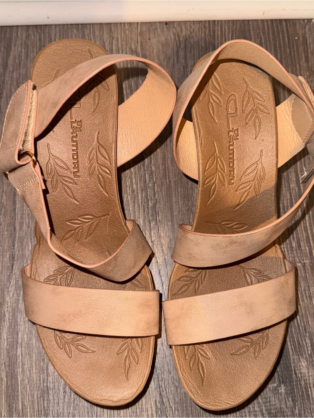 CL by Laundry Kingly Beige Tan nude shimmer Cork Wedge Sandals 9 - Picture 3 of 13